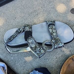 BlAck and silver rise sandals by Algeria